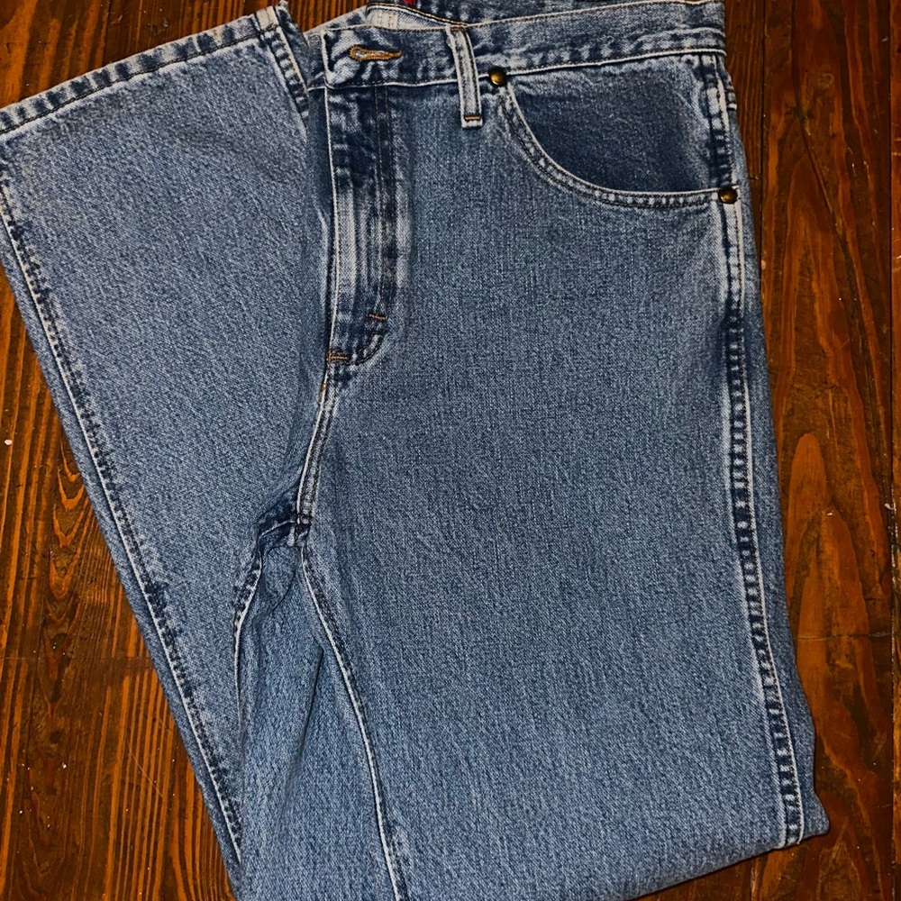 Wrangler 35×32 — Cowboy Cut Slim Fit — Medium-Light Wash